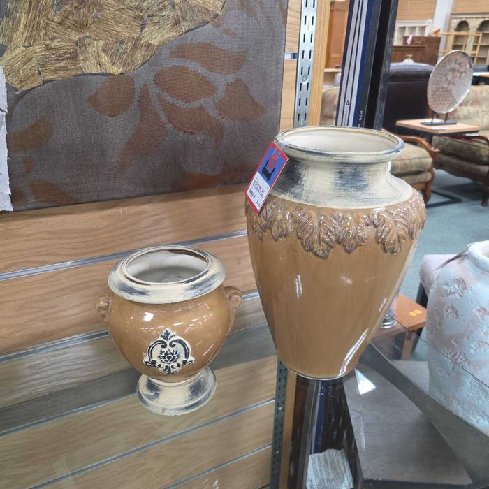 SET OF 2 BROWN VASES LS