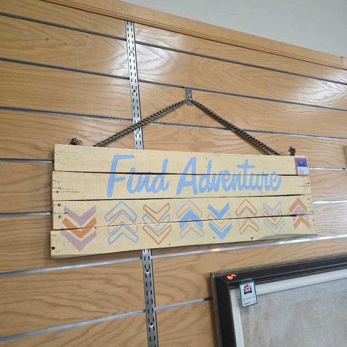 FIND ADVENTURE WALL DECOR LS