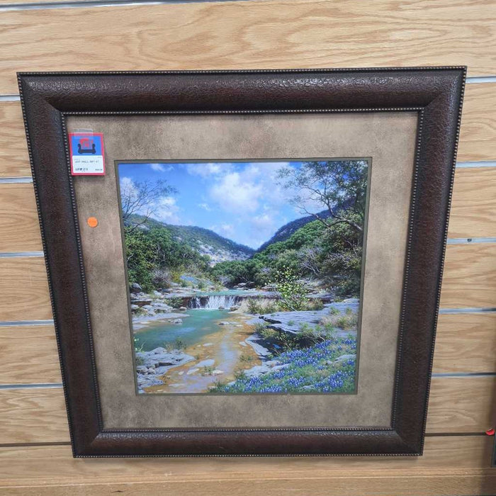 WALL ART AT