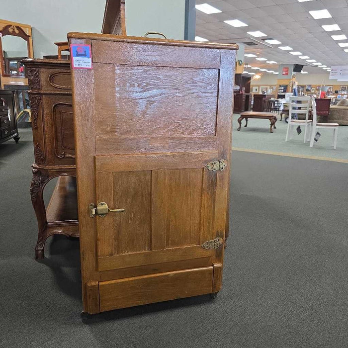 ANTIQUE ICEBOX BTK