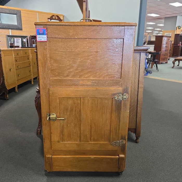 ANTIQUE ICEBOX BTK