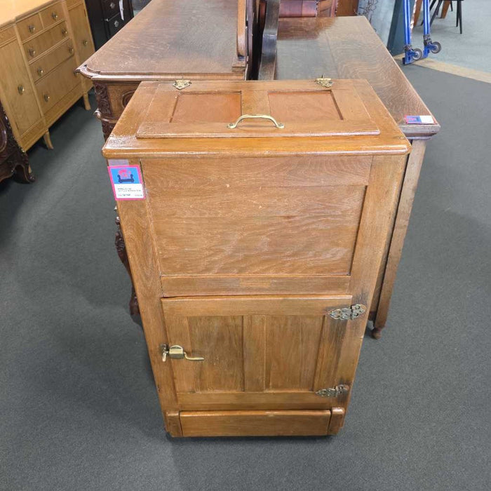 ANTIQUE ICEBOX BTK