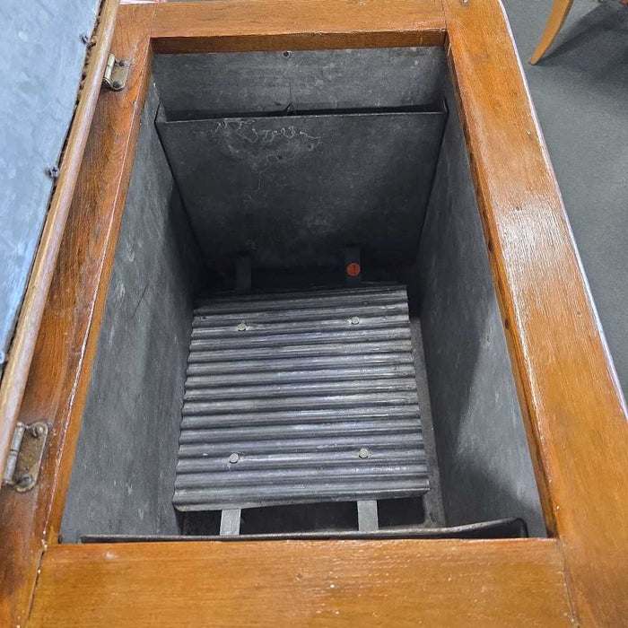 ANTIQUE ICEBOX BTK