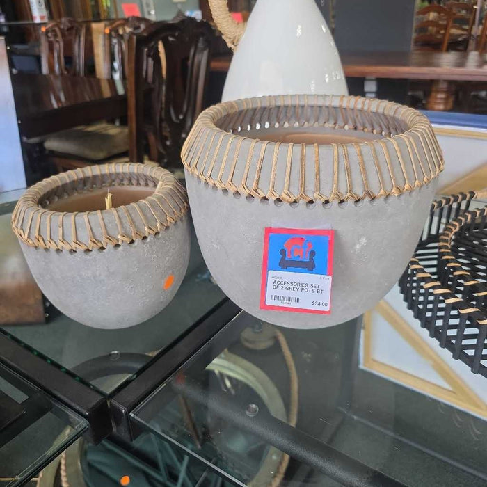 SET OF 2 GREY POTS BT