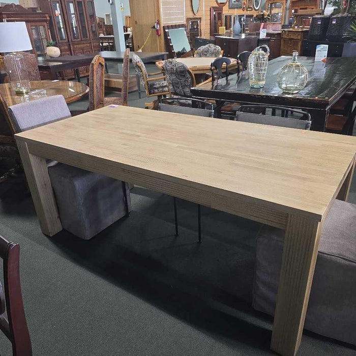 NATURAL STRAIGHT LEG DINING TABLE BTK