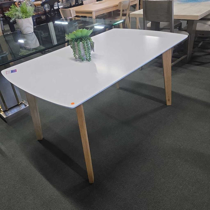 WHITE TOP DINING TABLE BTK
