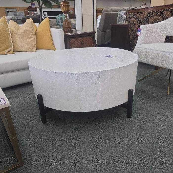 ROUND WHITE COFFEE TABLE *DAMAGED* MI