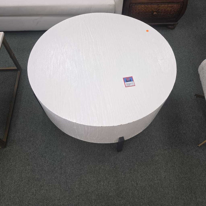 ROUND WHITE COFFEE TABLE *DAMAGED* MI