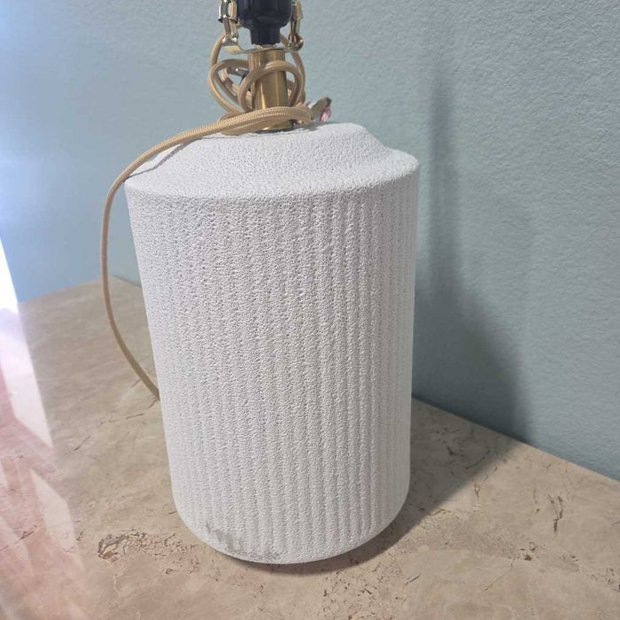 WHITE ROUGH CYLINDER LAMP AL