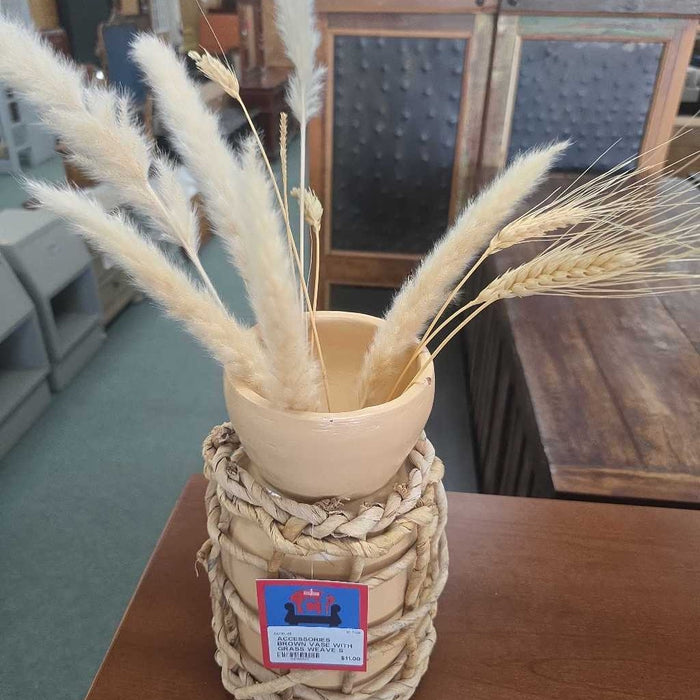 BROWN VASE WITH GRASS WEAVE S