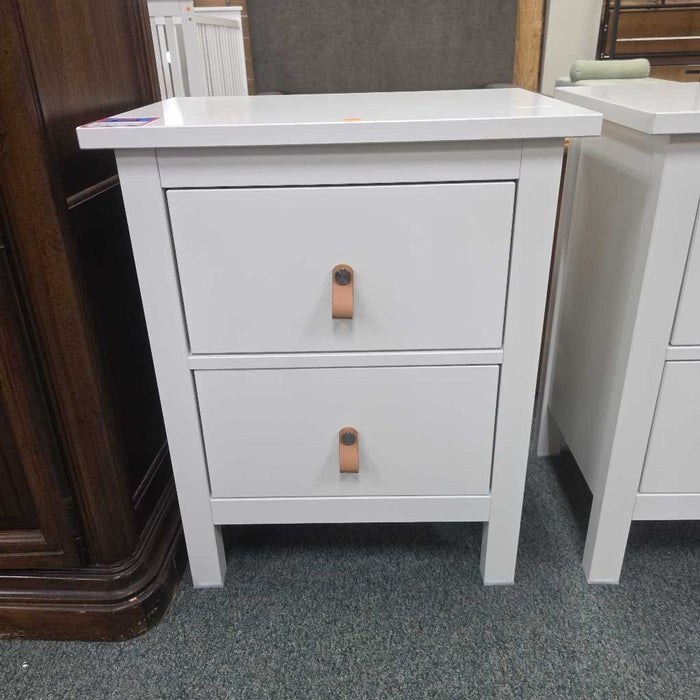 WHITE NIGHTSTAND LEATHER PULL KL