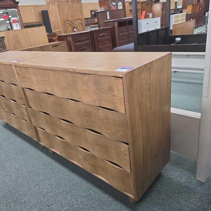 UTTERMOST 4 DRAWER CHEST *DAMAGED BTK