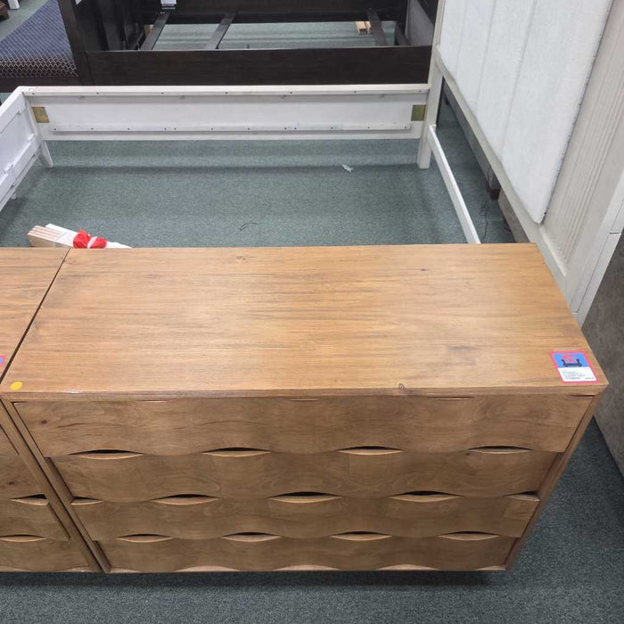 UTTERMOST 4 DRAWER CHEST *DAMAGED BTK