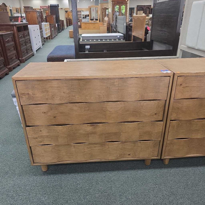 UTTERMOST 4 DRAWER CHEST *DAMAGED BTK