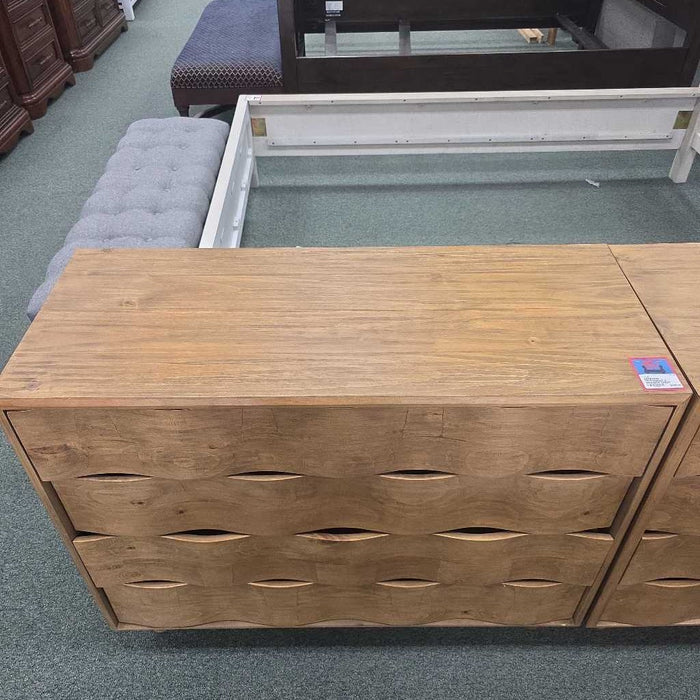 UTTERMOST 4 DRAWER CHEST *DAMAGED BTK