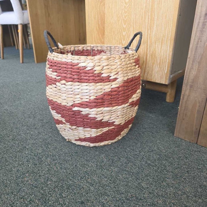 RED AND NATURAL WOVEN BASKET BT