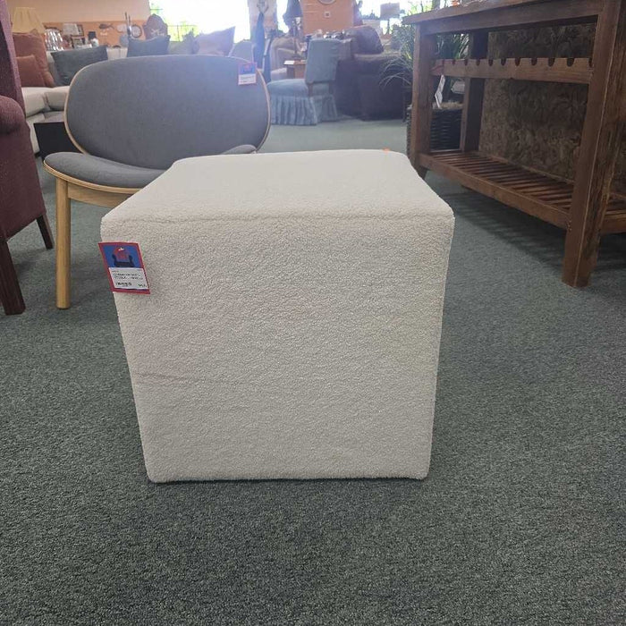 WHITE STOOL/OTTOMAN LS