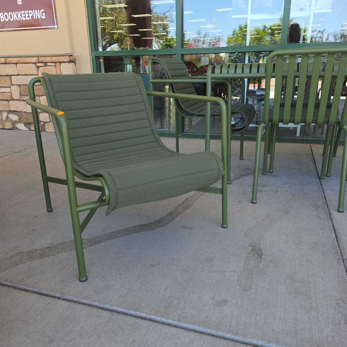 PALISSADE TABLE WITH 8 CHAIRS TBH