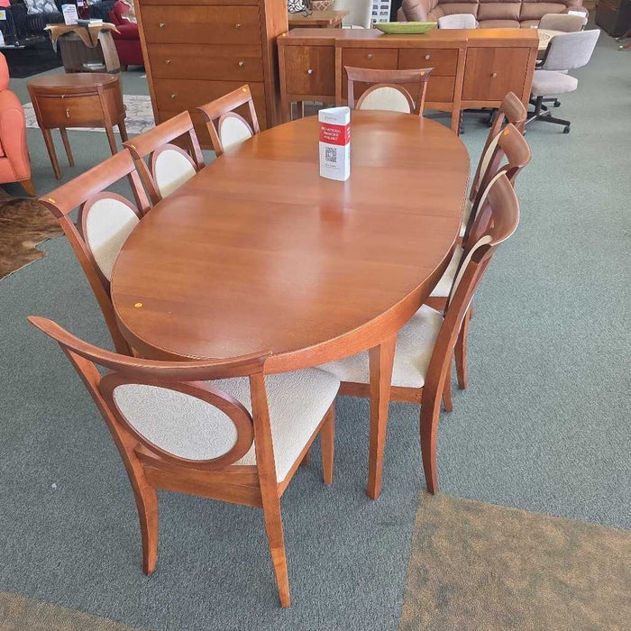 TABLE WITH 8 CHAIRS AND 1 LEAF MIH