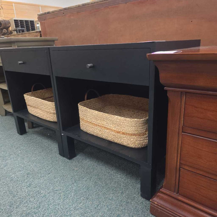 1 DRAWER BLACK NIGHTSTAND WITH BASKET SK