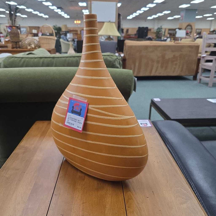 SET OF 2 ORANGE VASES LS