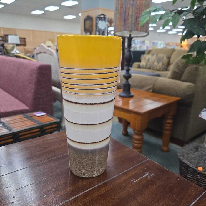 YELLOW VASE BA