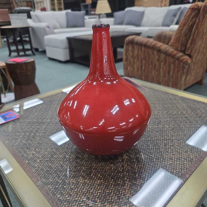 RED VASE BT