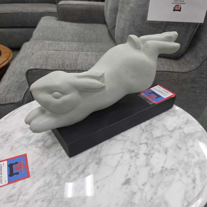 BUNNY SCULPTURE LS