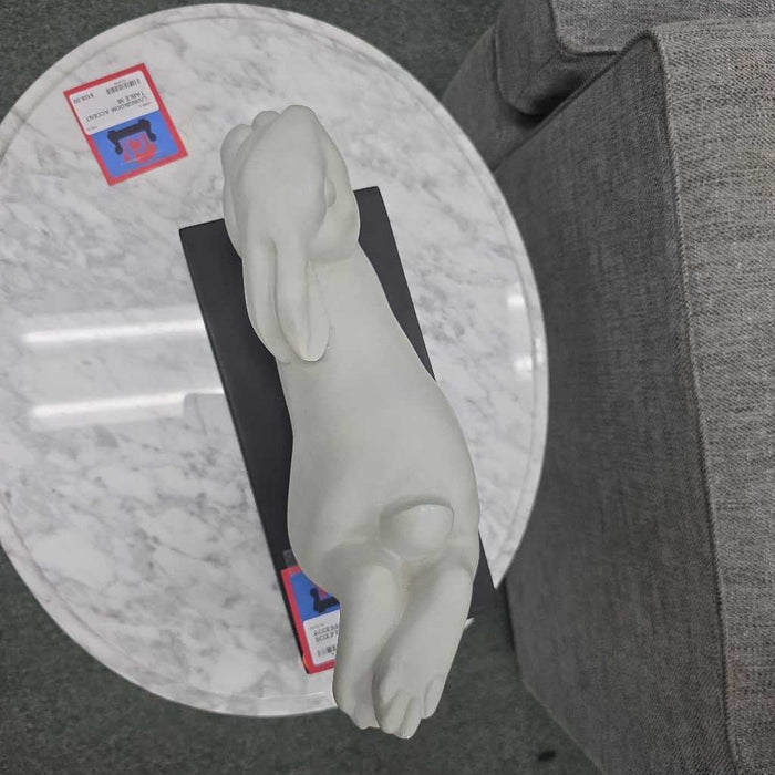 BUNNY SCULPTURE LS