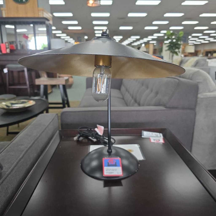 BLACK METAL LAMP BT