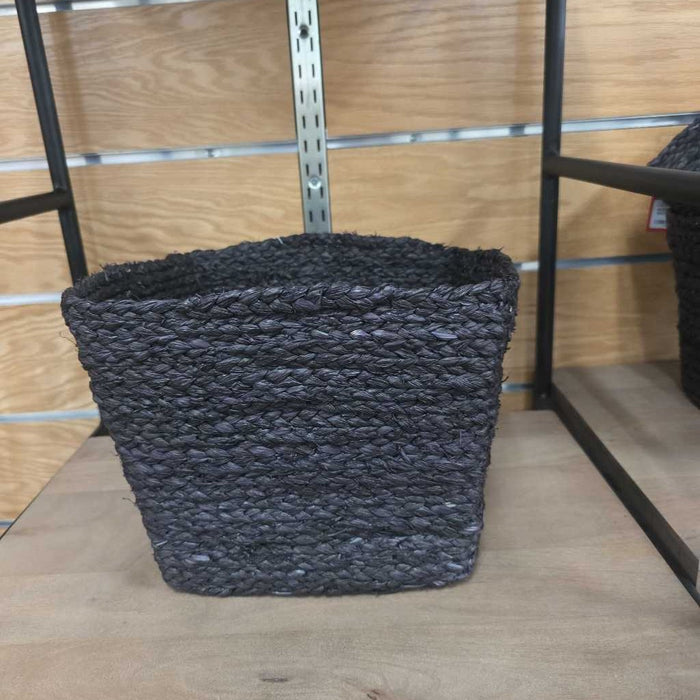 BLACK WOVEN BASKET S