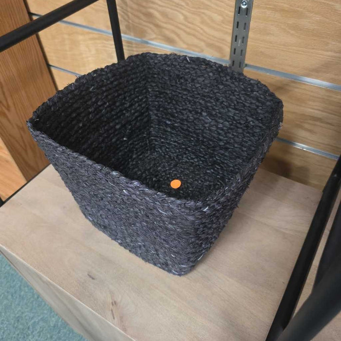 BLACK WOVEN BASKET S