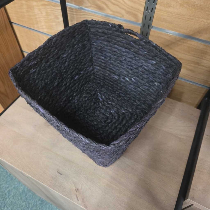 BLACK WOVEN BASKET S