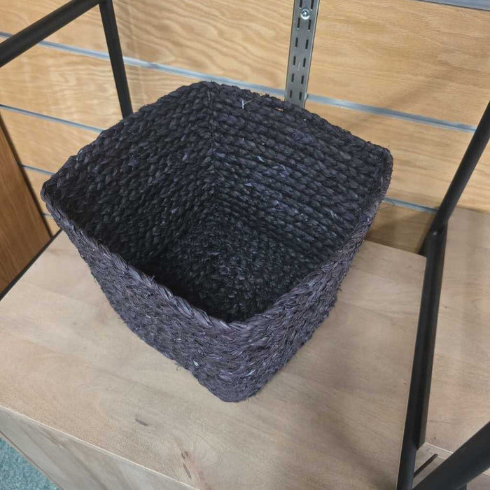 BLACK WOVEN BASKET S