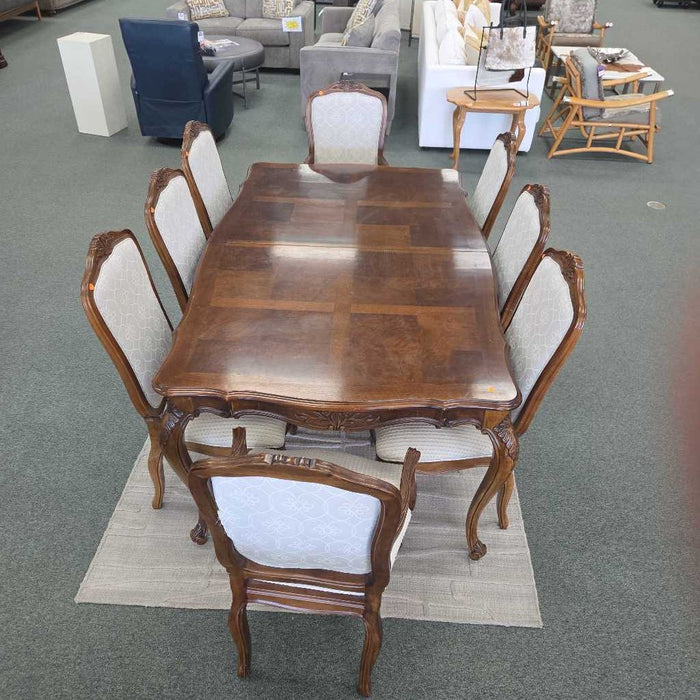 TABLE WITH 8 CHAIRS CKK