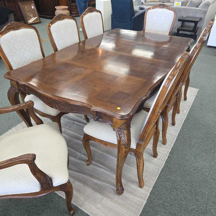 TABLE WITH 8 CHAIRS CKK
