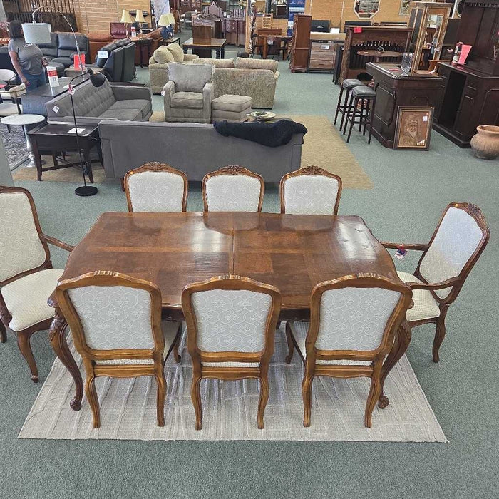 TABLE WITH 8 CHAIRS CKK