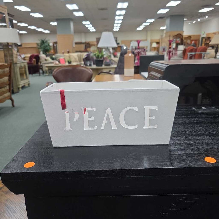 PEACE MAIL ORGANIZER DECOR