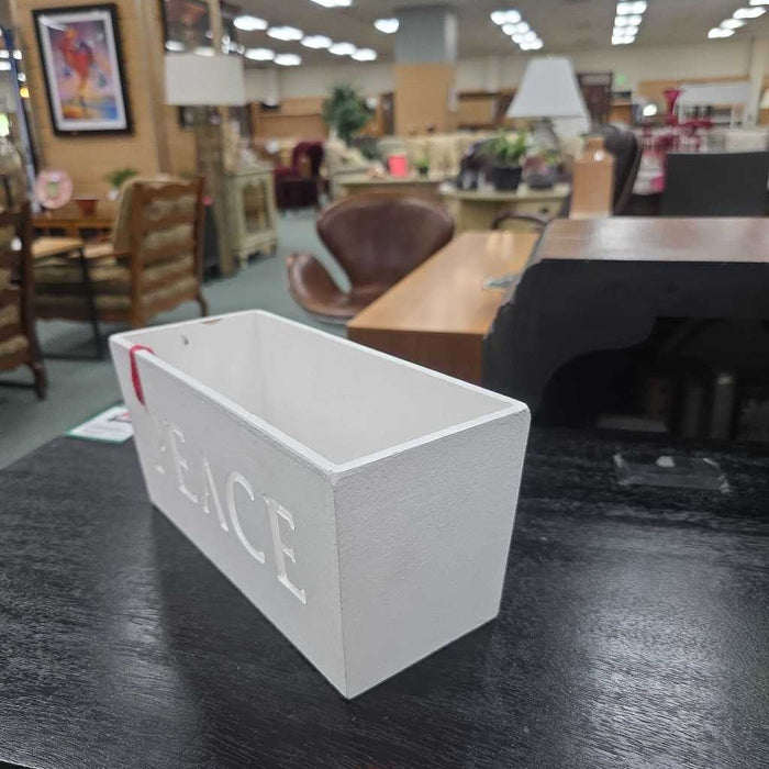 PEACE MAIL ORGANIZER DECOR