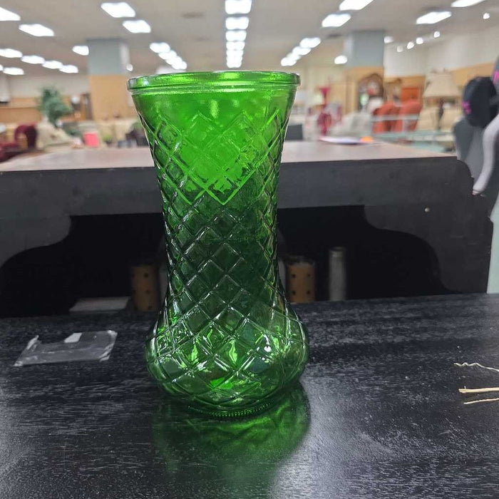 GREEN VASE DECOR
