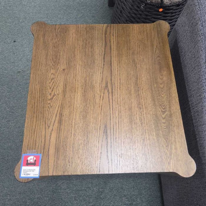 ROANHOWE END TABLE