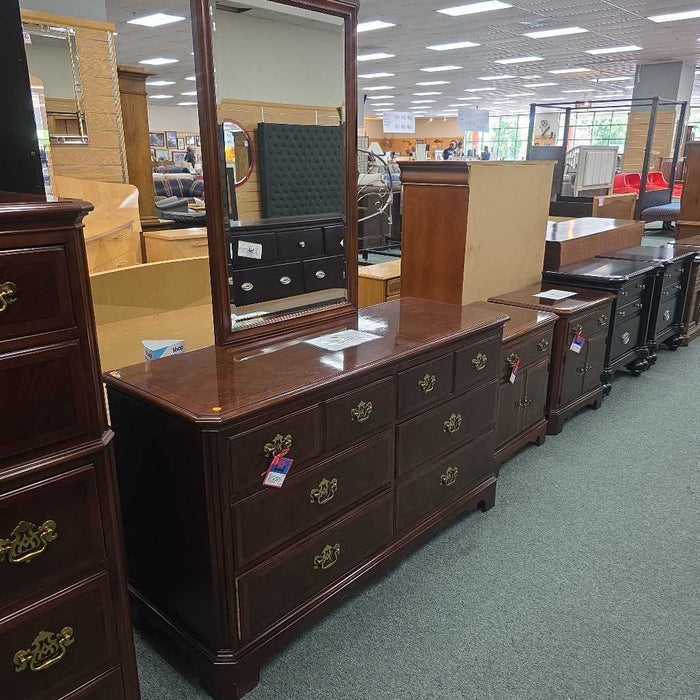 DREXEL HERITAGE DRESSER WITH MIRROR ALK