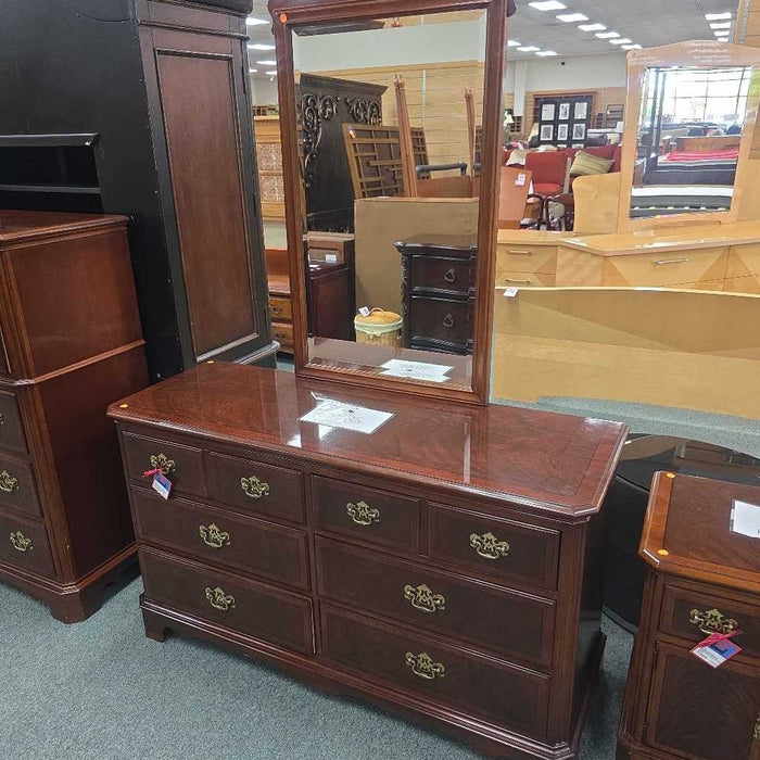 DREXEL HERITAGE DRESSER WITH MIRROR ALK