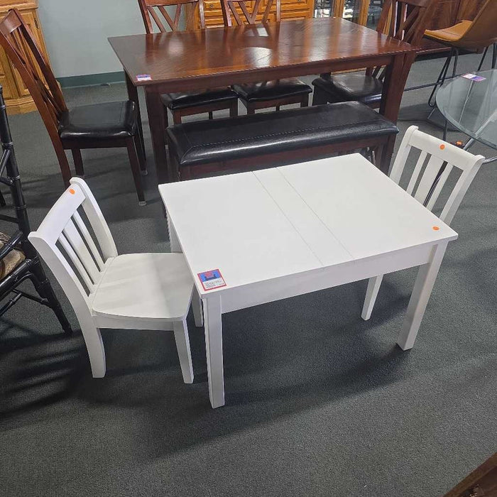 WHITE KIDS TABLE WITH 2 CHAIRS TB
