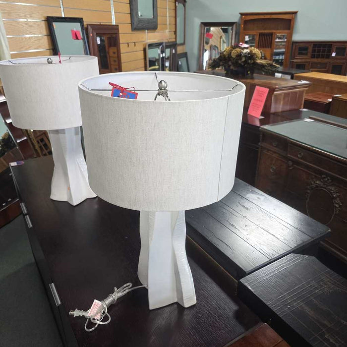 WHITE GEOMETRIC LAMP LS