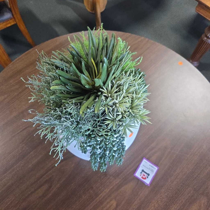 LARGE SUCCULENT TEXTURED WHITE POT BT