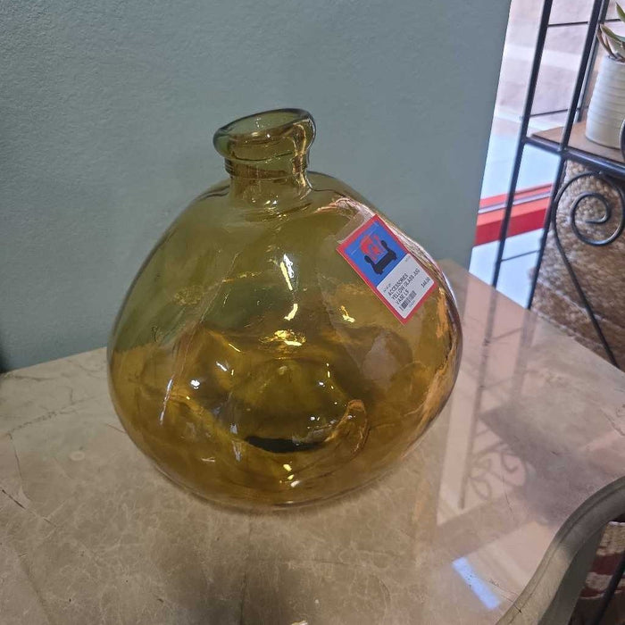 YELLOW GLASS JUG VASE LS