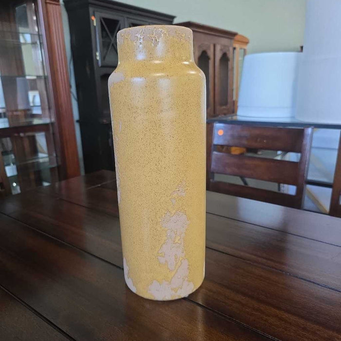 TALL MUSTURD COLOR VASE BT