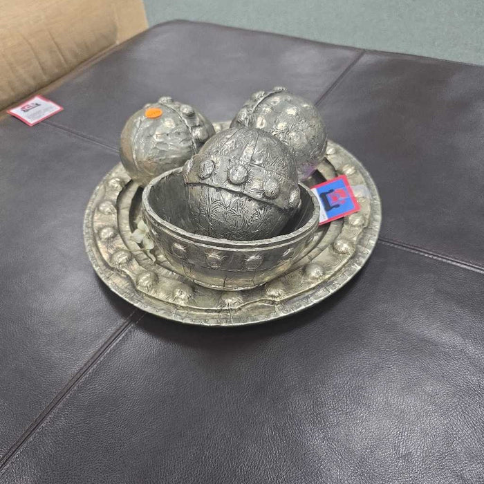 SILVER PLATTER WITH 3 ORBS BT