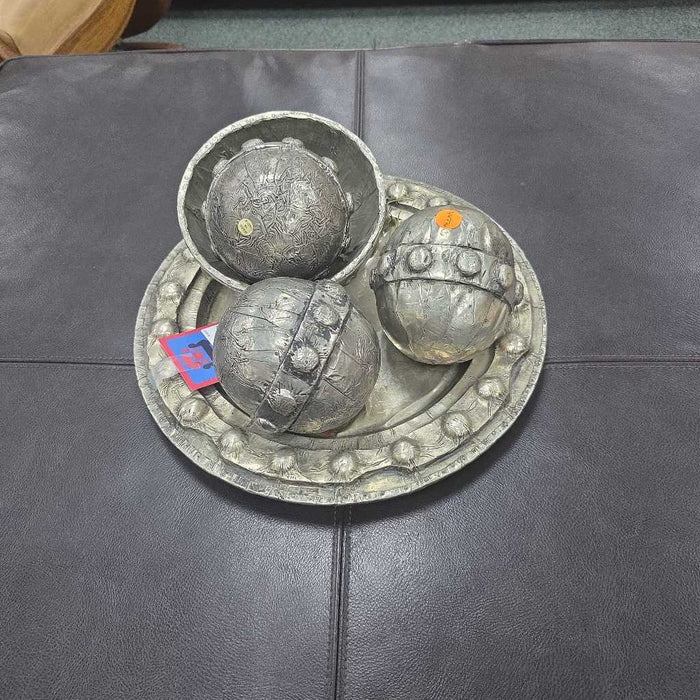 SILVER PLATTER WITH 3 ORBS BT